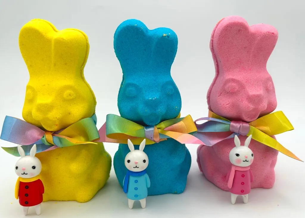 Bunny Figure Bath Bomb with Toy Inside (Blue)