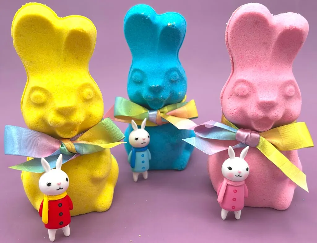 Bunny Figure Bath Bomb with Toy Inside (Blue)