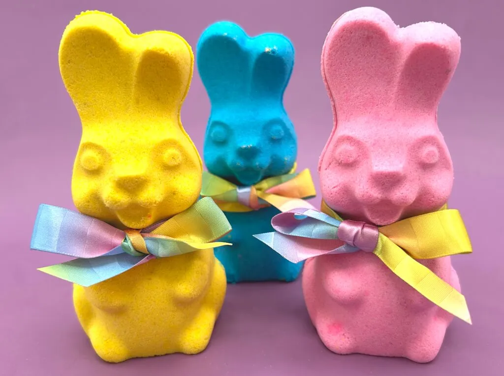 Bunny Figure Bath Bomb with Toy Inside (Blue)