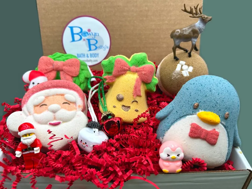 CHRISTMAS Kids Bath Bombs Gift Box with Holiday Themed Bombs - 5 ct
