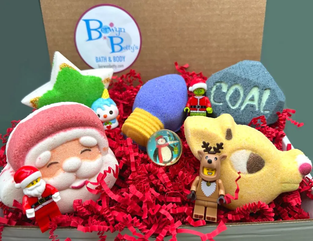 CHRISTMAS Kids Bath Bombs Gift Box with Holiday Themed Bombs - 5 ct