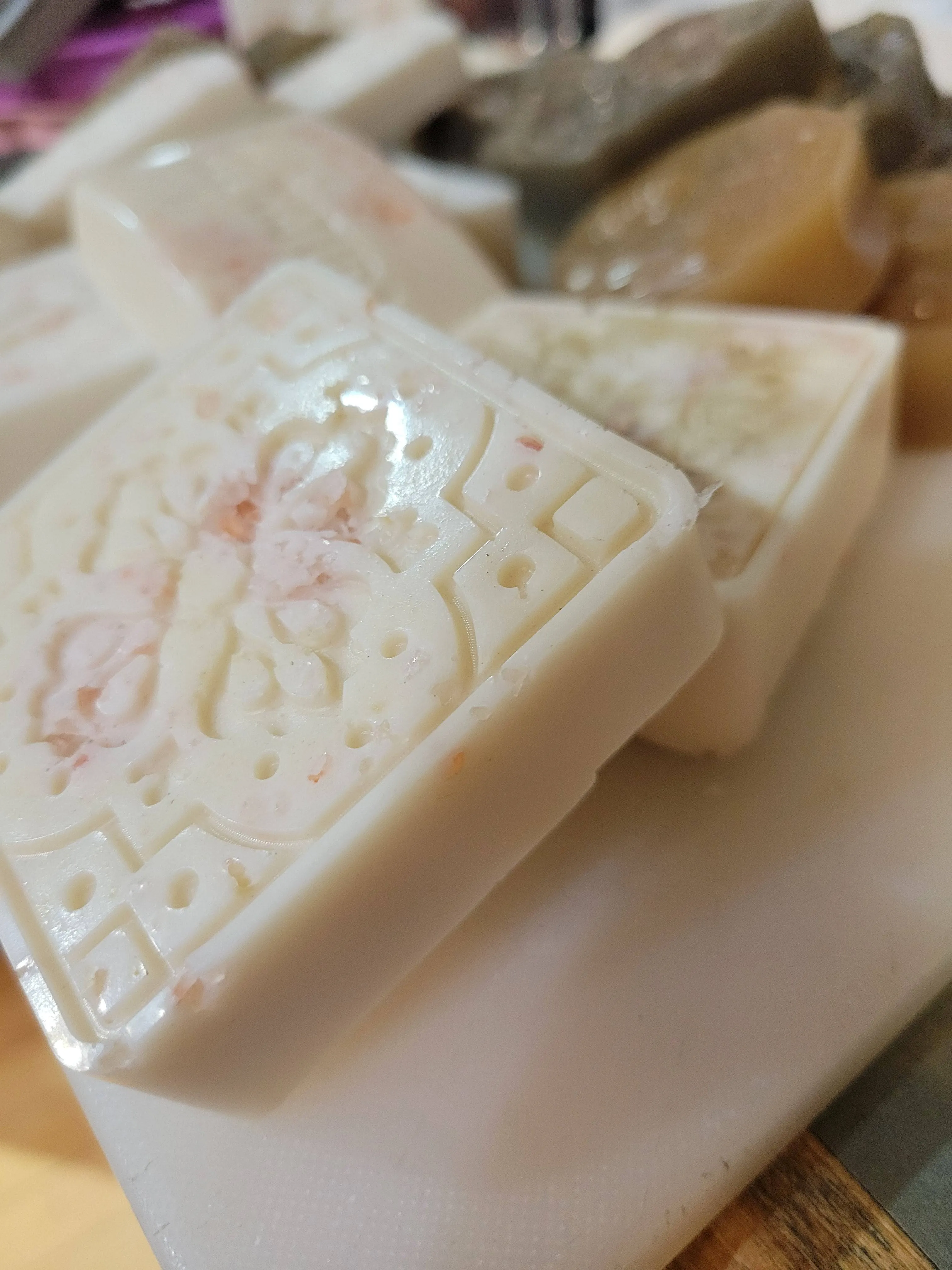 Colloidal Oatmeal & Raw Honey Himalayan Salt Scrub Soaps that help  Eczema, Psoriasis & Acne