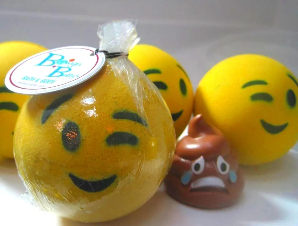 Emoji Kids Bath Bomb with Toy Inside (Yellow)