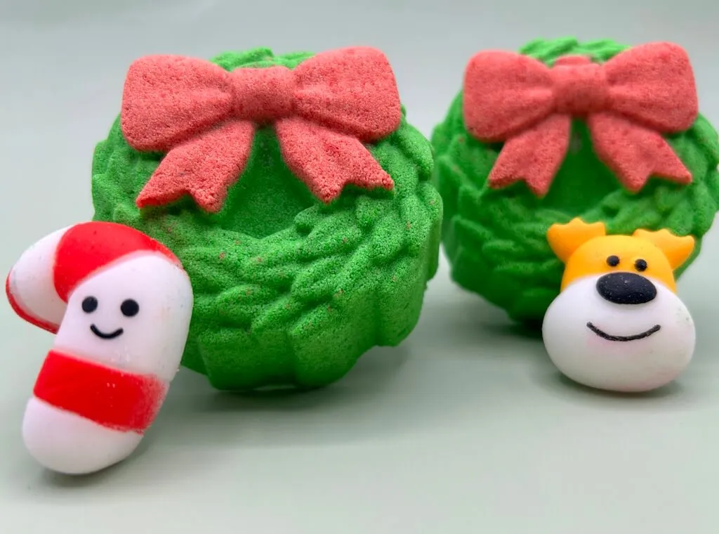Holiday Wreath Kids Bath Bomb with Christmas Squishy Toy Inside