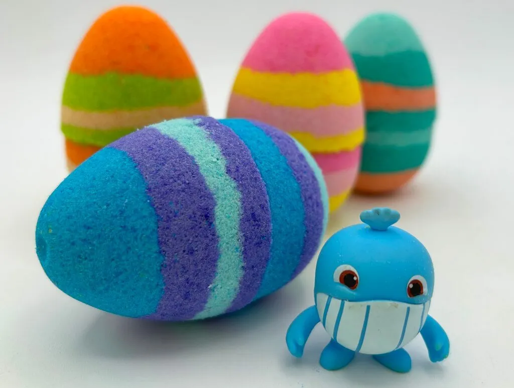 Smashlings Egg Bath Bomb with Smashlights Figure Inside