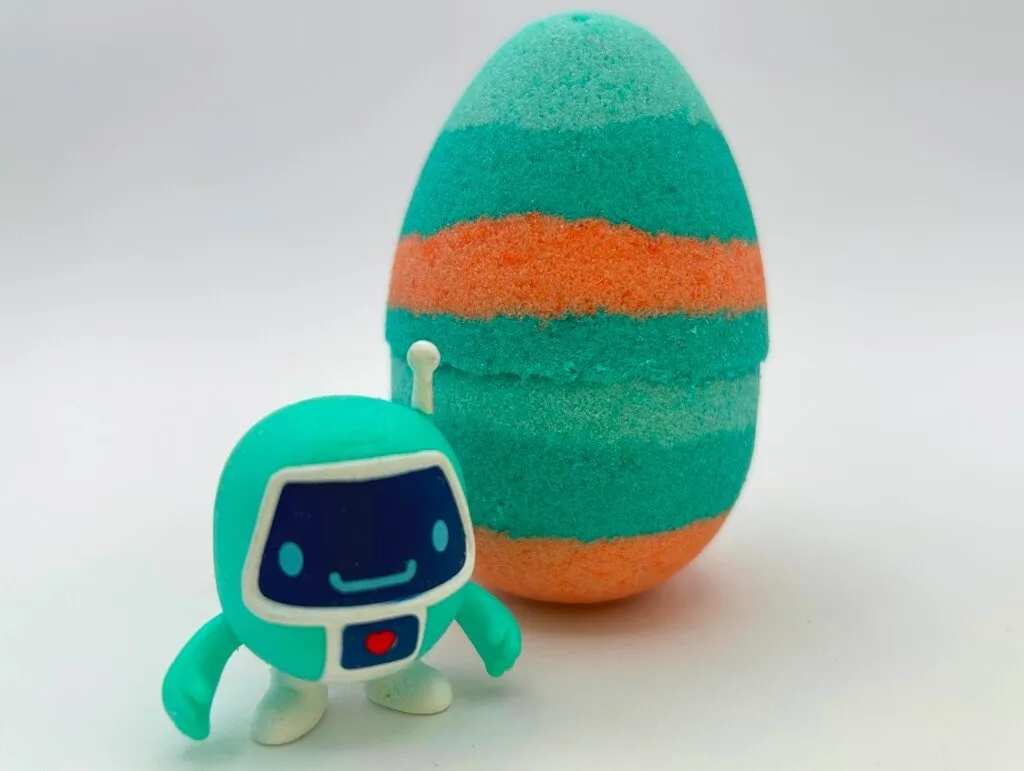 Smashlings Egg Bath Bomb with Smashlights Figure Inside