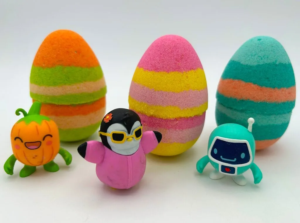 Smashlings Egg Bath Bomb with Smashlights Figure Inside