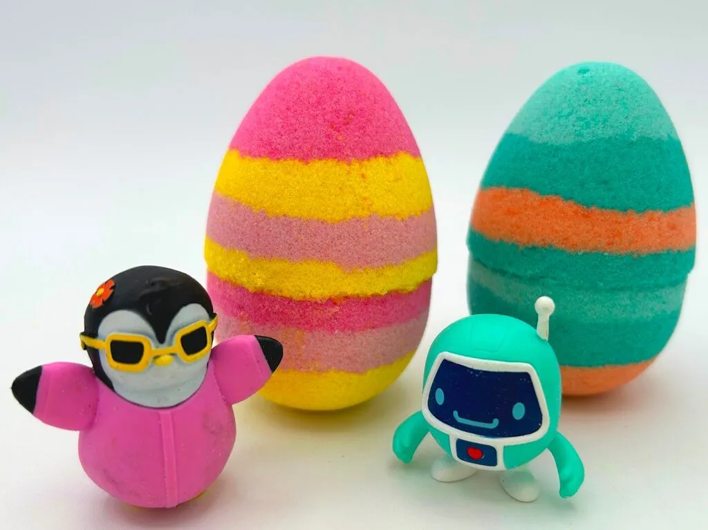 Smashlings Egg Bath Bomb with Smashlights Figure Inside