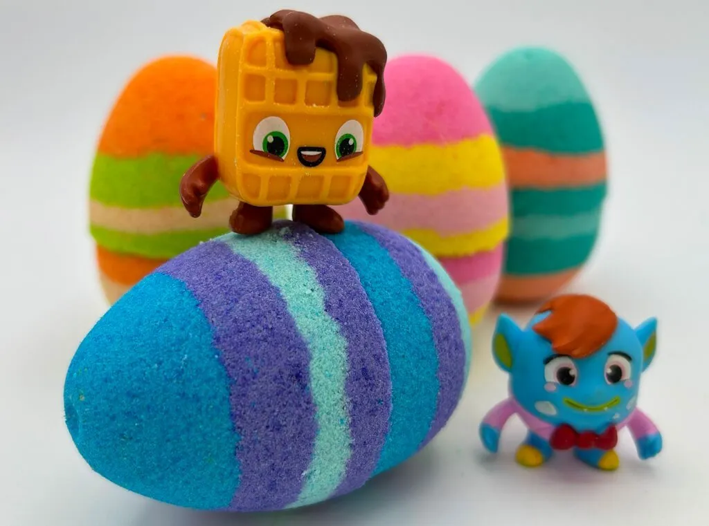 Smashlings Egg Bath Bomb with Smashlights Figure Inside